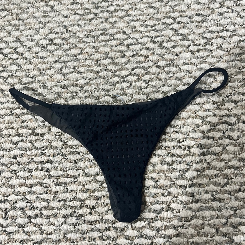 Acacia swimwear Fins in black mesh size P